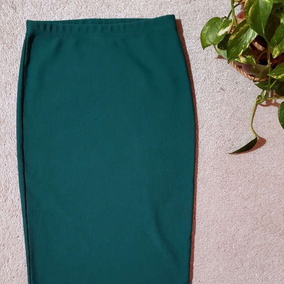 Women's emerald green pencil skirt - Forever 21 (size small)